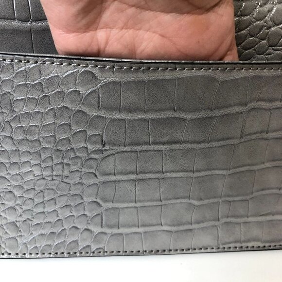Simply Vera Women Crocodile Gray Contemporary Leena Envelope Crossbody Bag NWOT - Picture 6 of 10